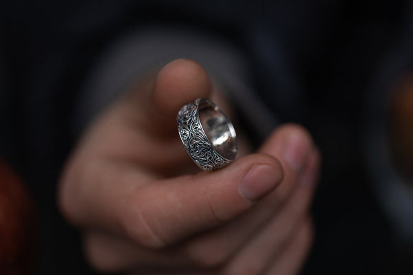 What is dropshipping and how does it work? A practical jewelry business guide.