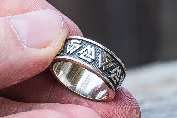 Two or Three Triangles Symbol? What It Really Means (The Valknut Explained)