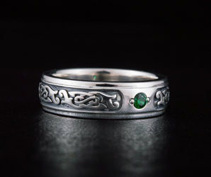Ring with Green Gem and Ornament Sterling Silver Fashion Jewelry