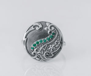 Round Paisley Ornament Ring with Green Gems, 925 Silver