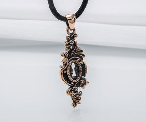 Keyhole Pendant with Leaves Ornament Bronze Jewelry